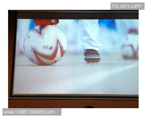 足球巨星魅力绽放 美式渐变设计引领潮流风尚 足球巨星魅力绽放 美式渐变设计引领潮流风尚