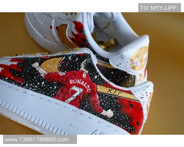 传奇球星上脚图解析 细数足球鞋背后的故事与荣耀 传奇球星上脚图解析 细数足球鞋背后的故事与荣耀