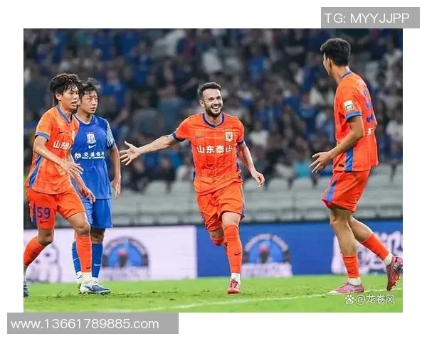 当顶级球星在绿茵场上因激烈碰撞引发冲突全场气氛瞬间紧张升级 当顶级球星在绿茵场上因激烈碰撞引发冲突全场气氛瞬间紧张升级